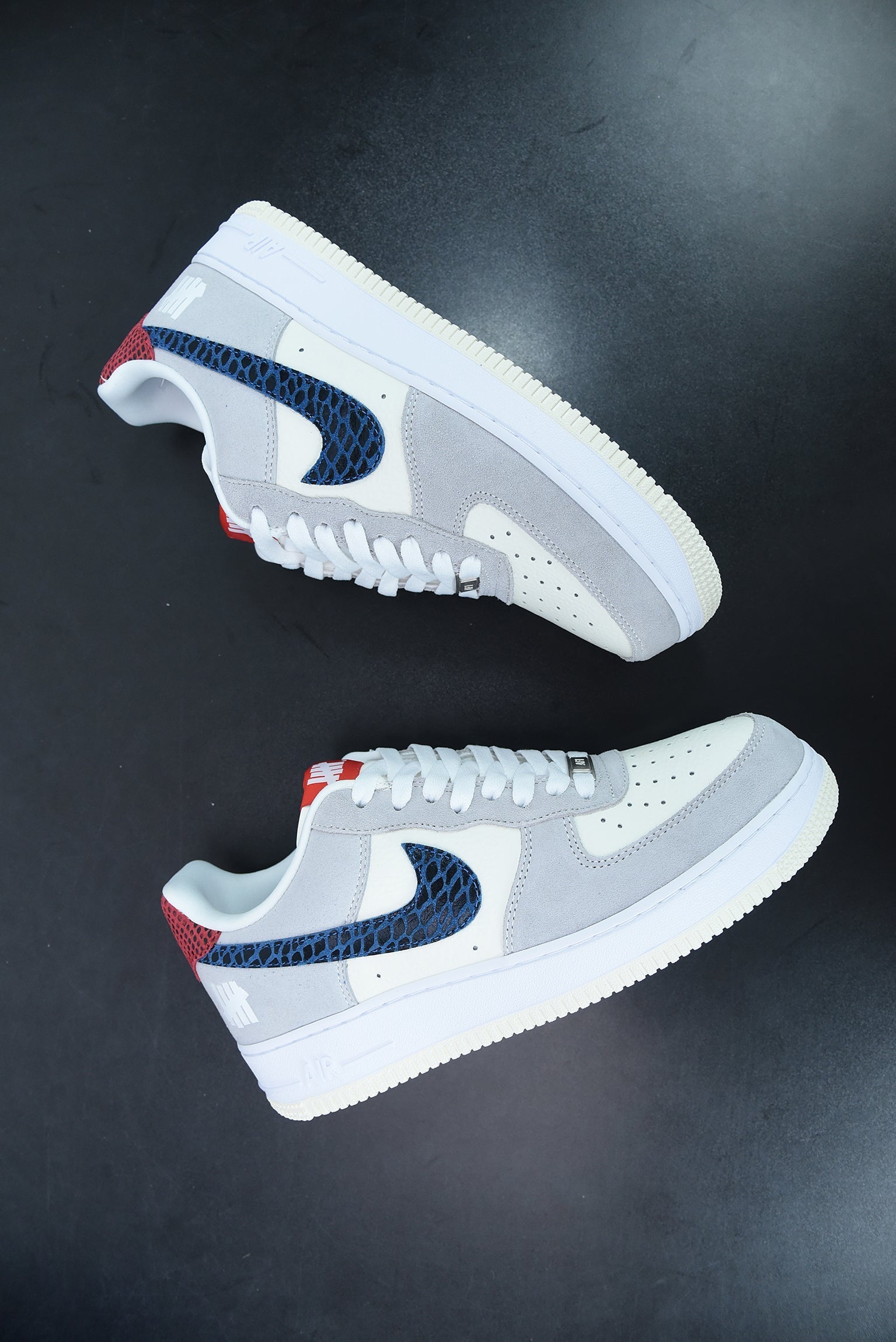 Nike Air Force 1 Low SP Undefeated 5 On It Dunk vs. AF1